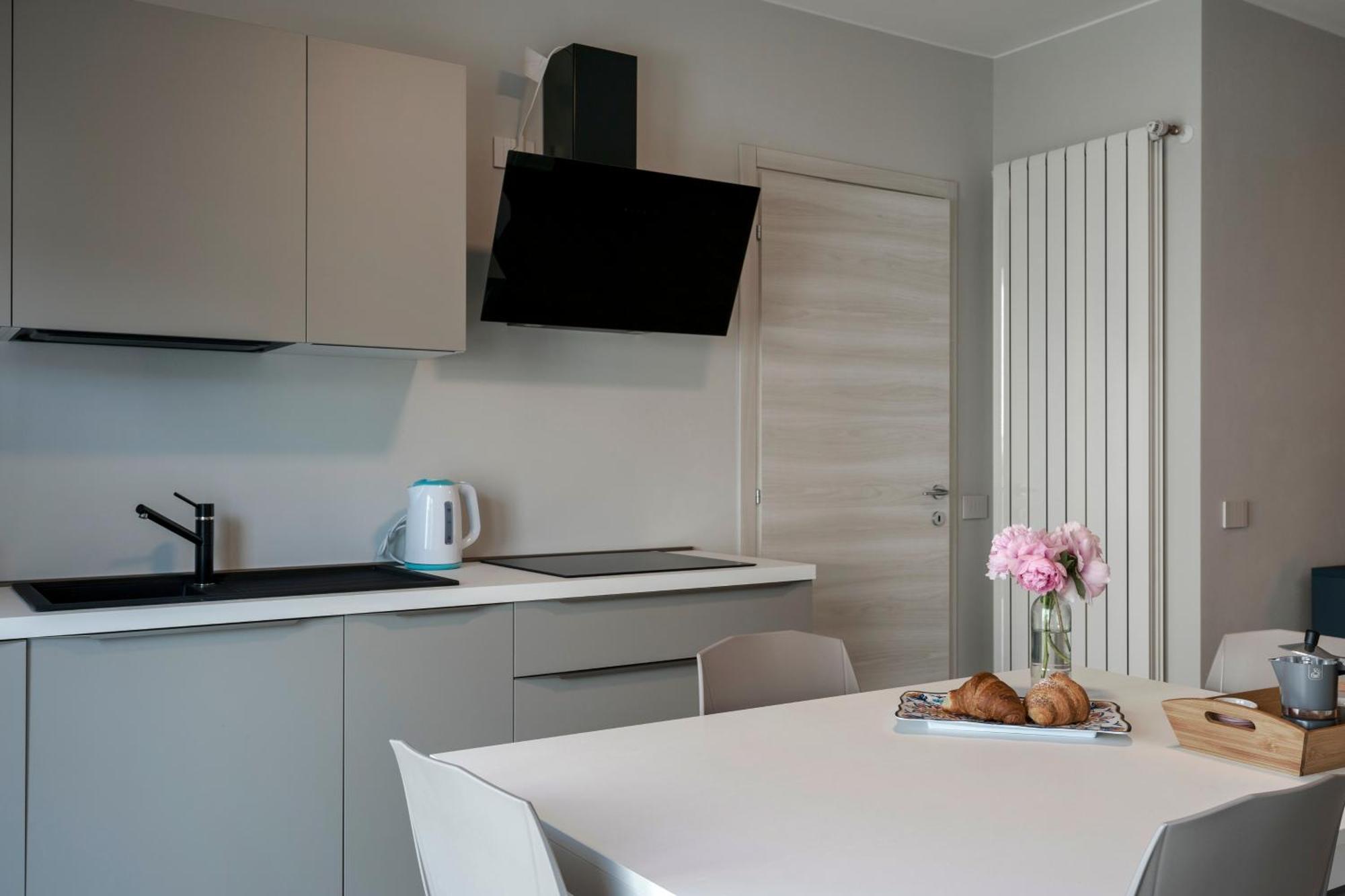 Malvezzi Apartments Desenzano del Garda Bagian luar foto