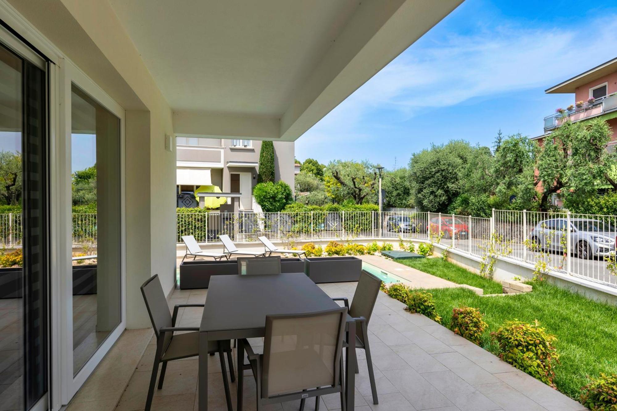 Malvezzi Apartments Desenzano del Garda Bagian luar foto