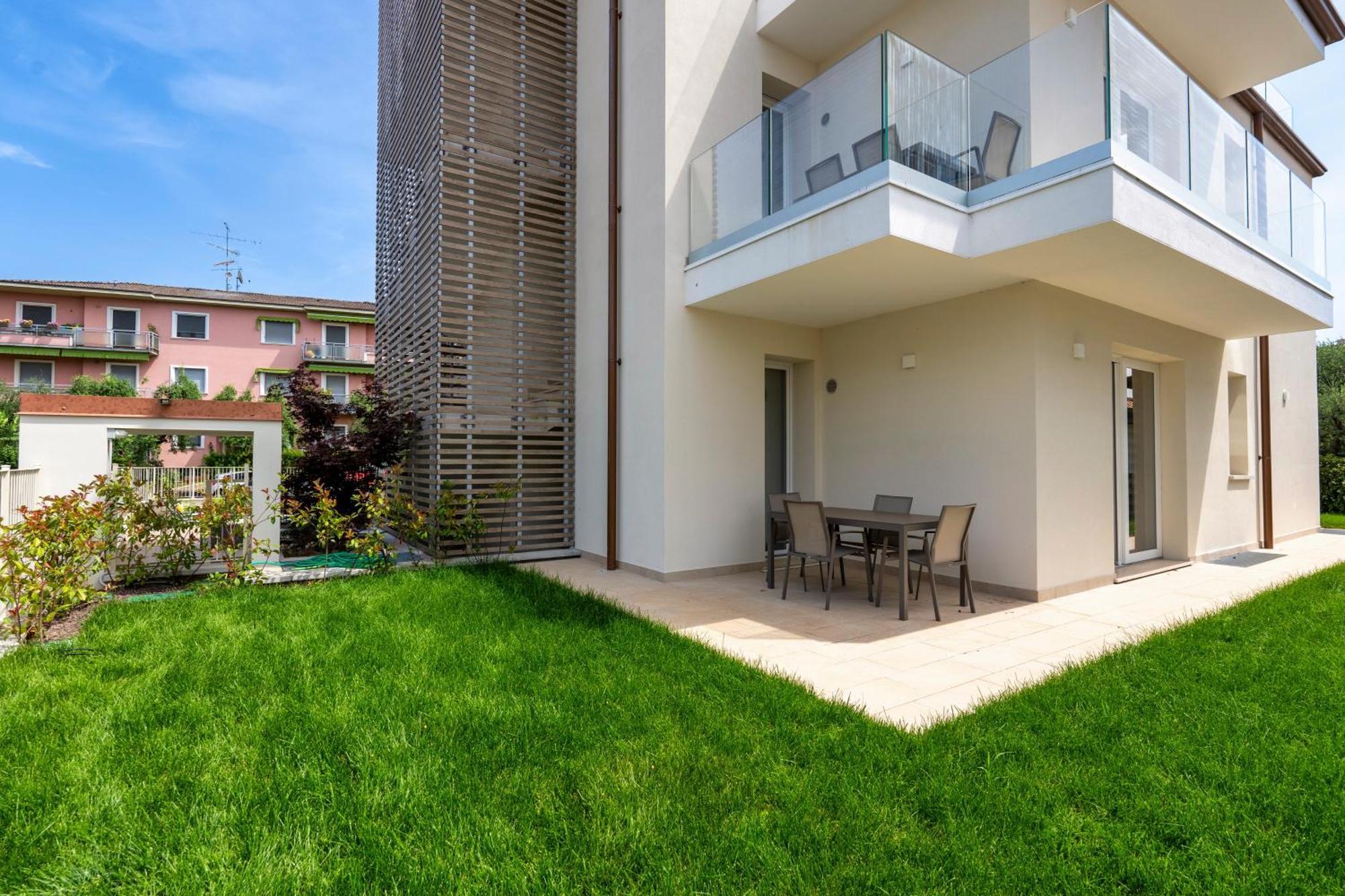 Malvezzi Apartments Desenzano del Garda Bagian luar foto
