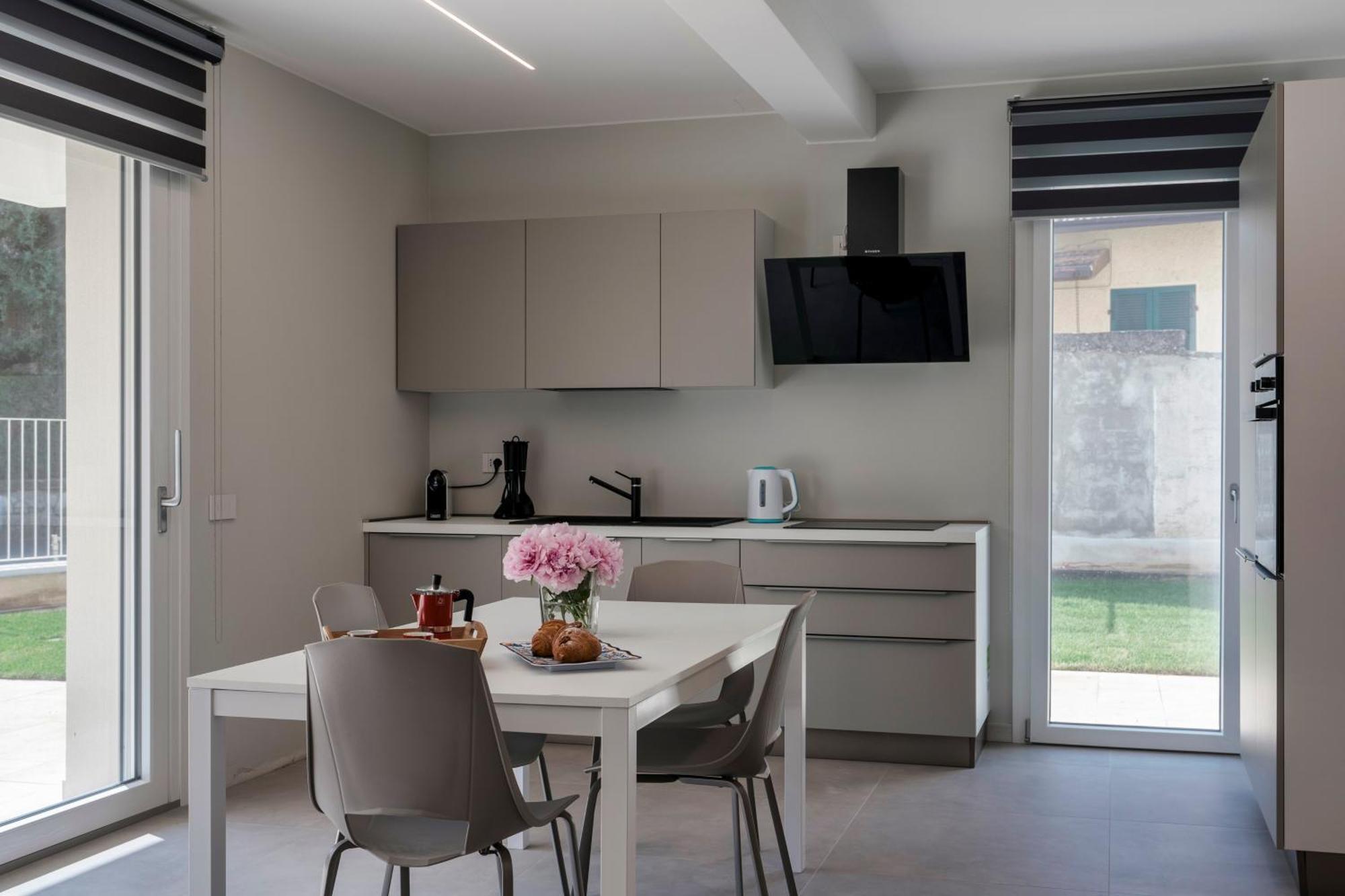 Malvezzi Apartments Desenzano del Garda Bagian luar foto