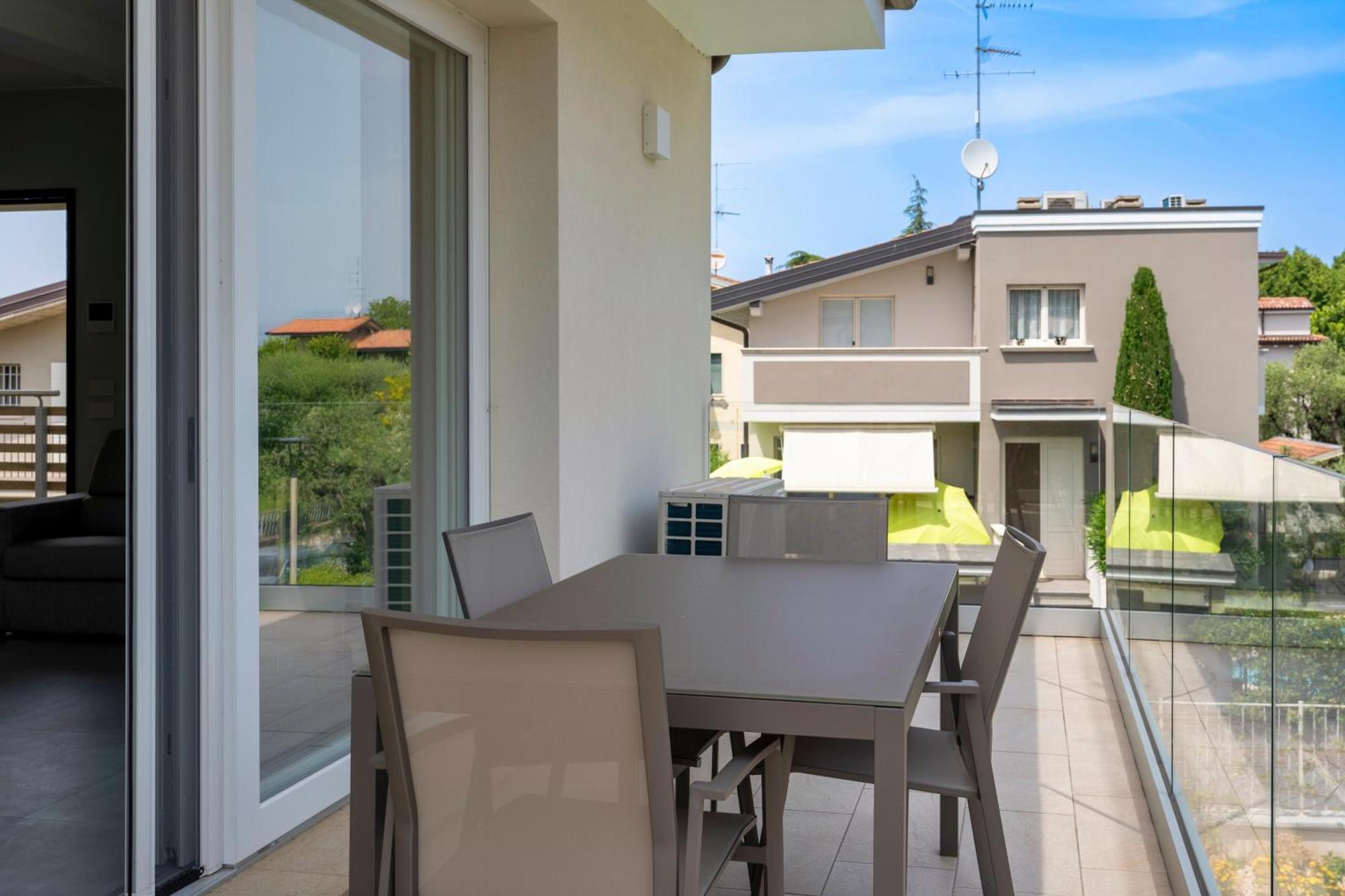 Malvezzi Apartments Desenzano del Garda Bagian luar foto
