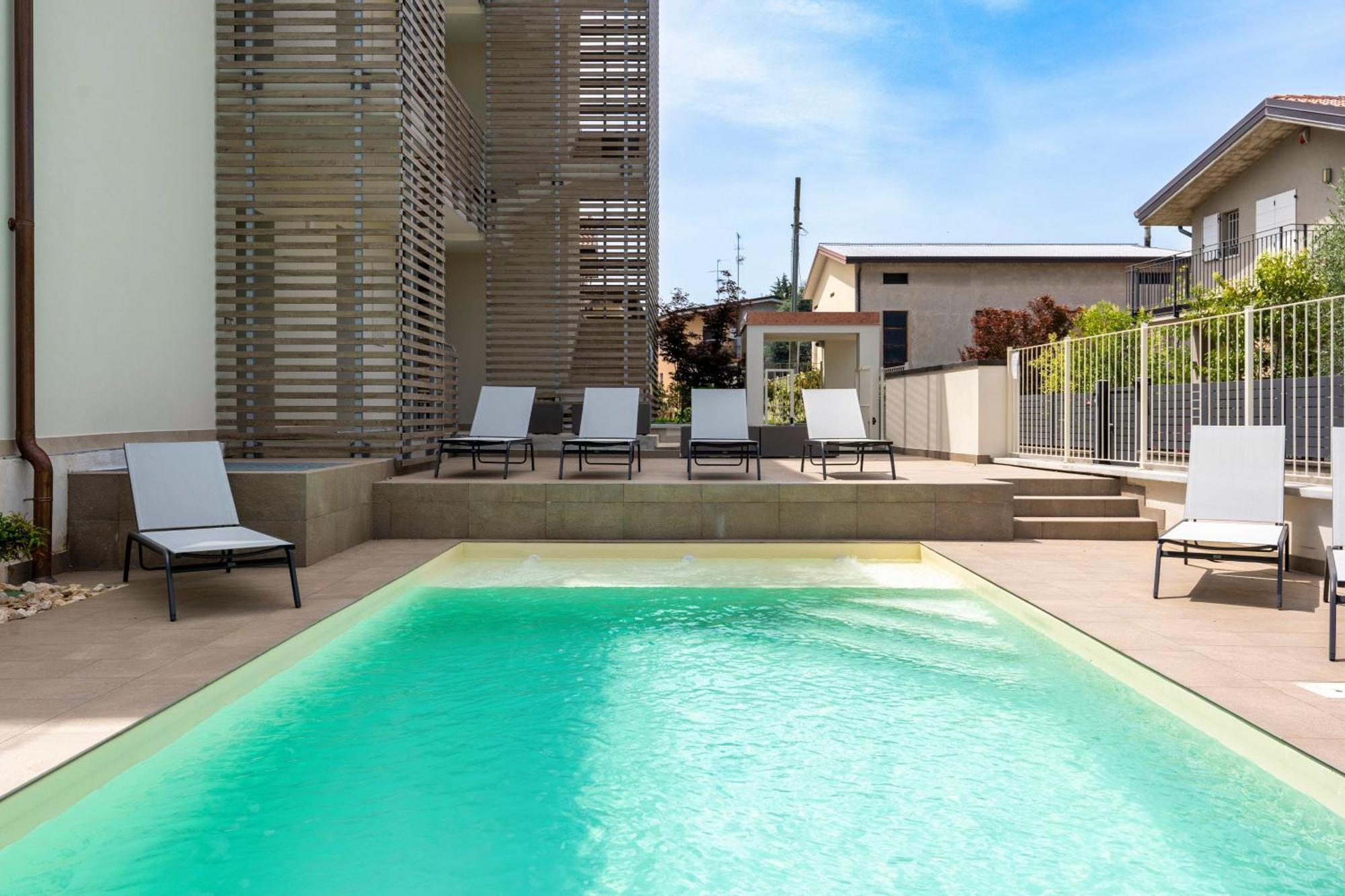 Malvezzi Apartments Desenzano del Garda Bagian luar foto